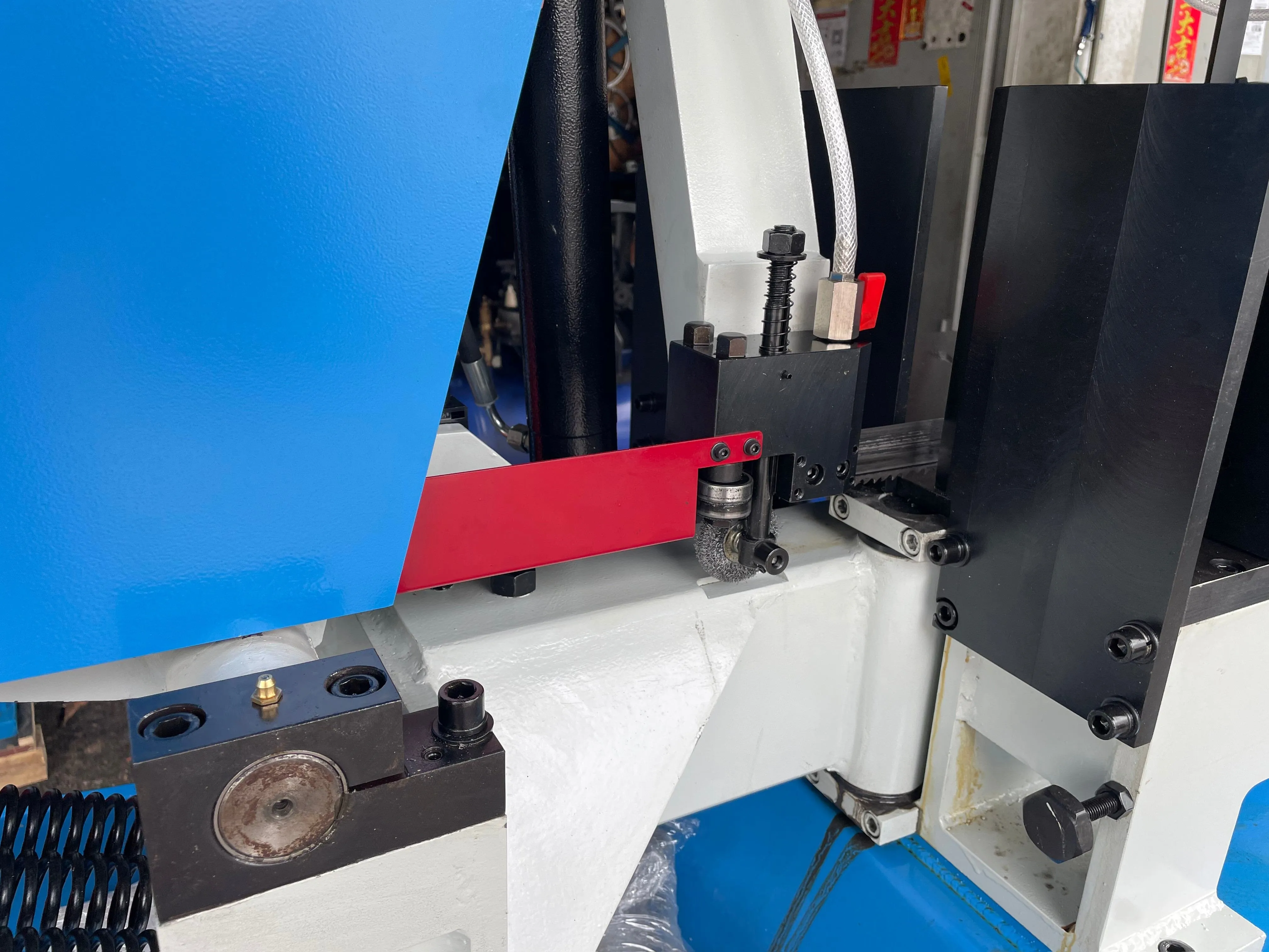 Aiko 16" 415V, 50Hz Automatic Metal Cutting Bandsaw Machine | Model : BSM-BS2114TH