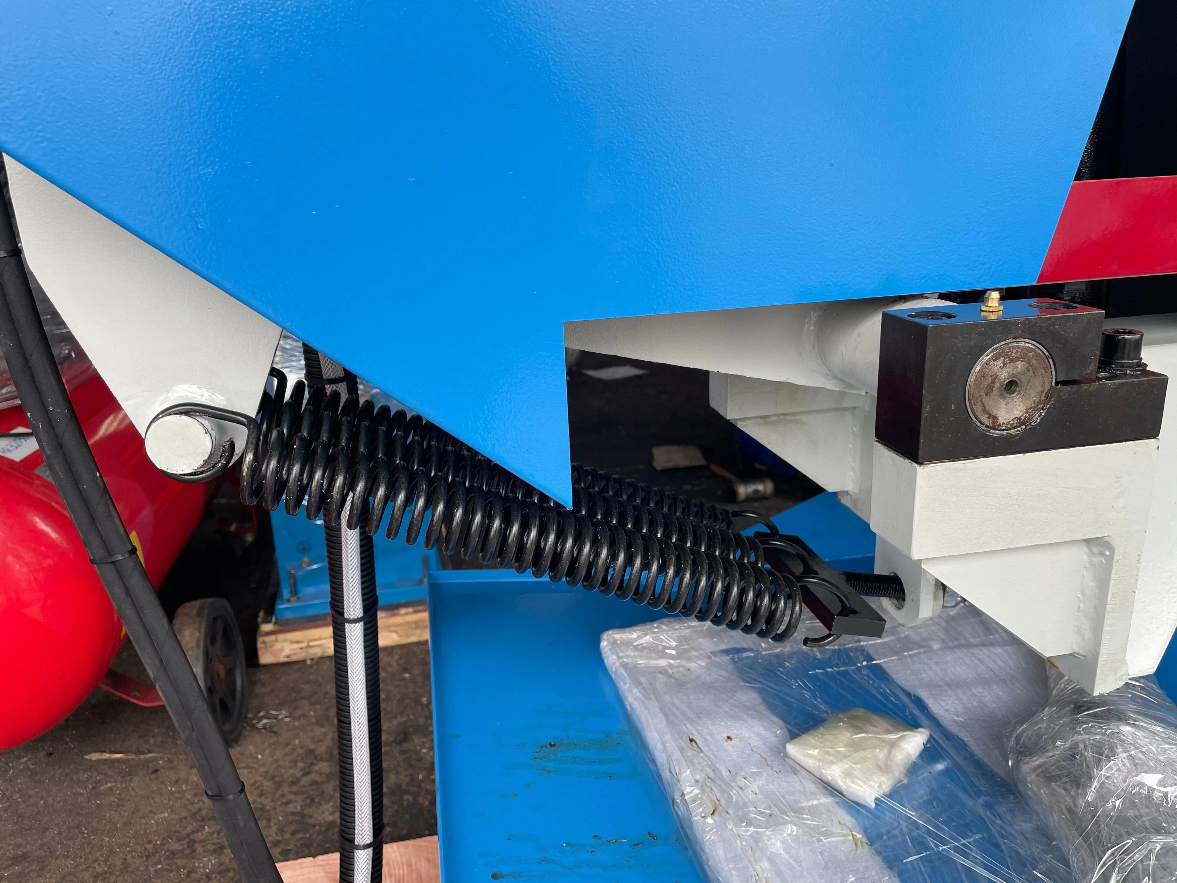 Aiko 16" 415V, 50Hz Automatic Metal Cutting Bandsaw Machine | Model : BSM-BS2114TH