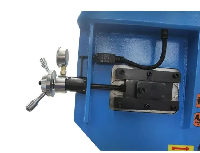 Aiko 16" 415V, 50Hz Automatic Metal Cutting Bandsaw Machine | Model : BSM-BS2114TH