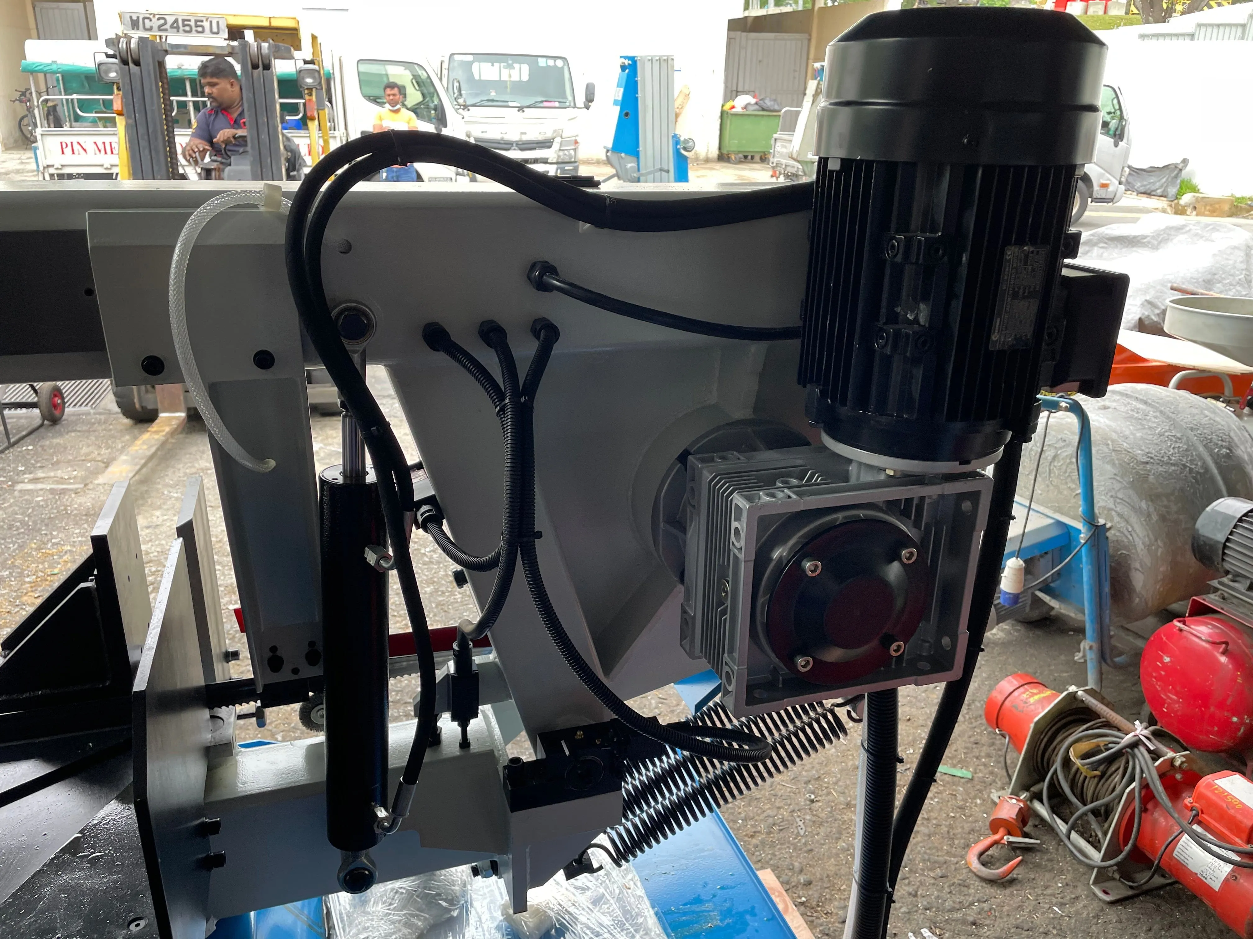 Aiko 16" 415V, 50Hz Automatic Metal Cutting Bandsaw Machine | Model : BSM-BS2114TH