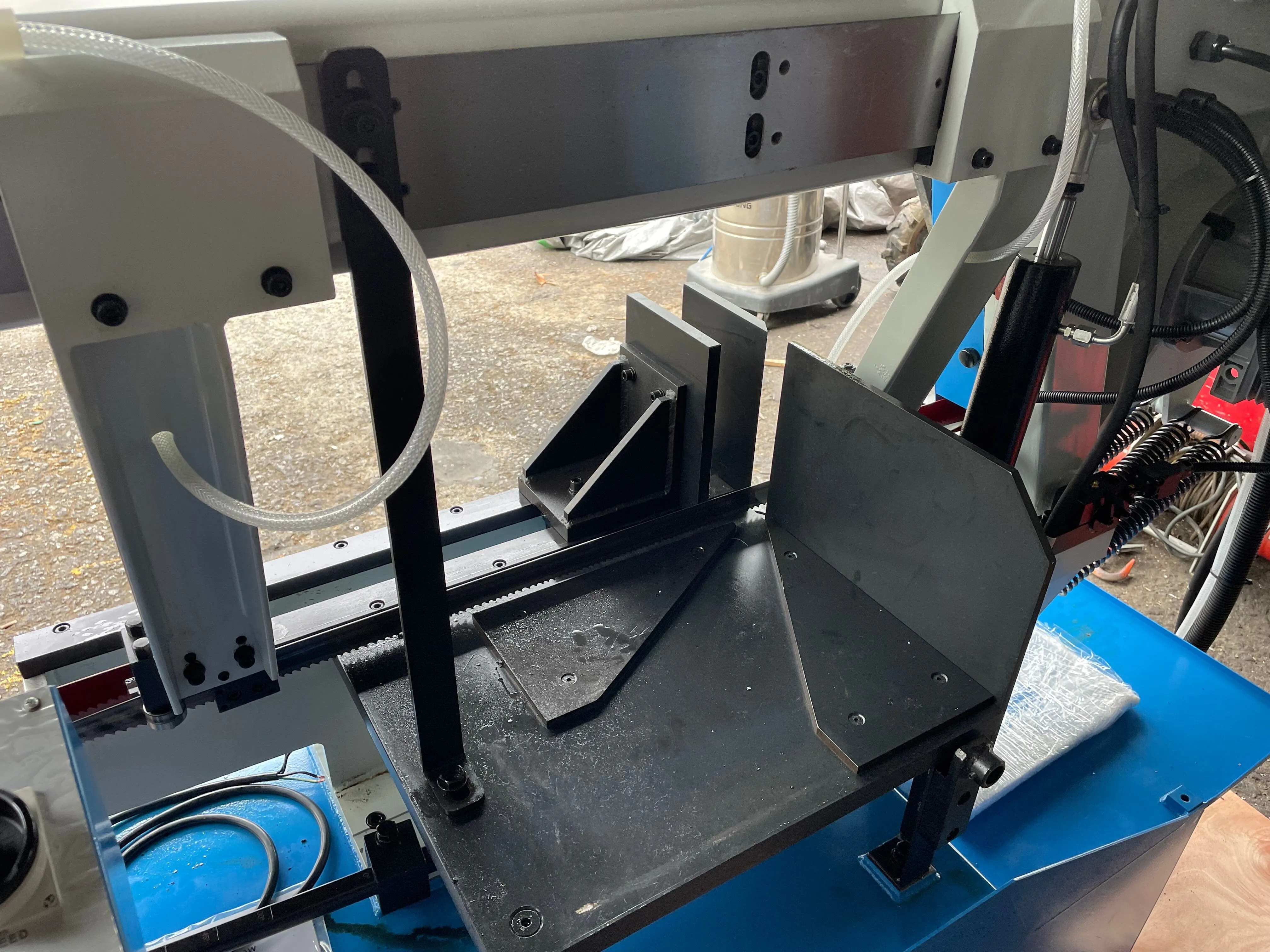 Aiko 16" 415V, 50Hz Automatic Metal Cutting Bandsaw Machine | Model : BSM-BS2114TH