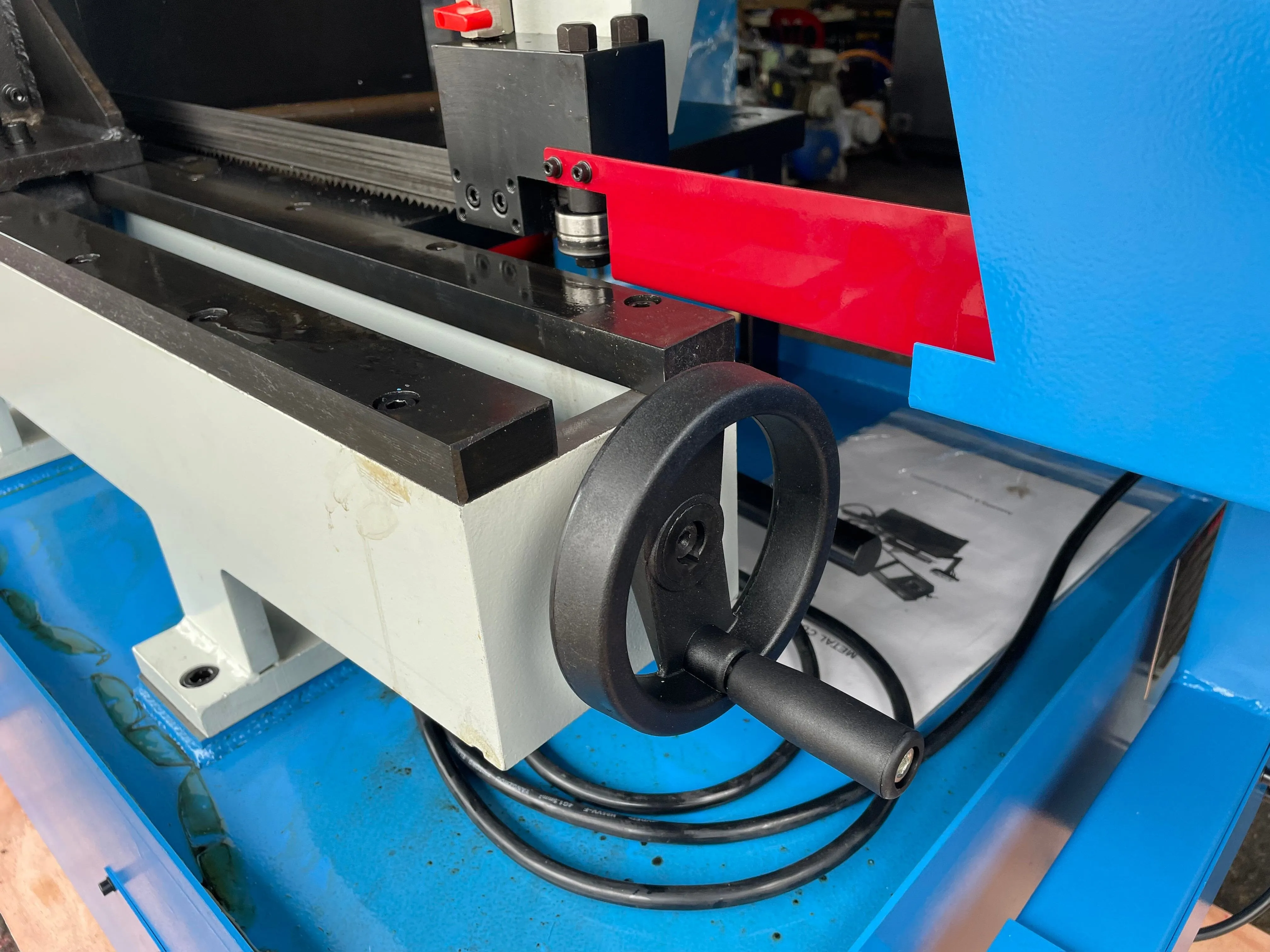 Aiko 16" 415V, 50Hz Automatic Metal Cutting Bandsaw Machine | Model : BSM-BS2114TH