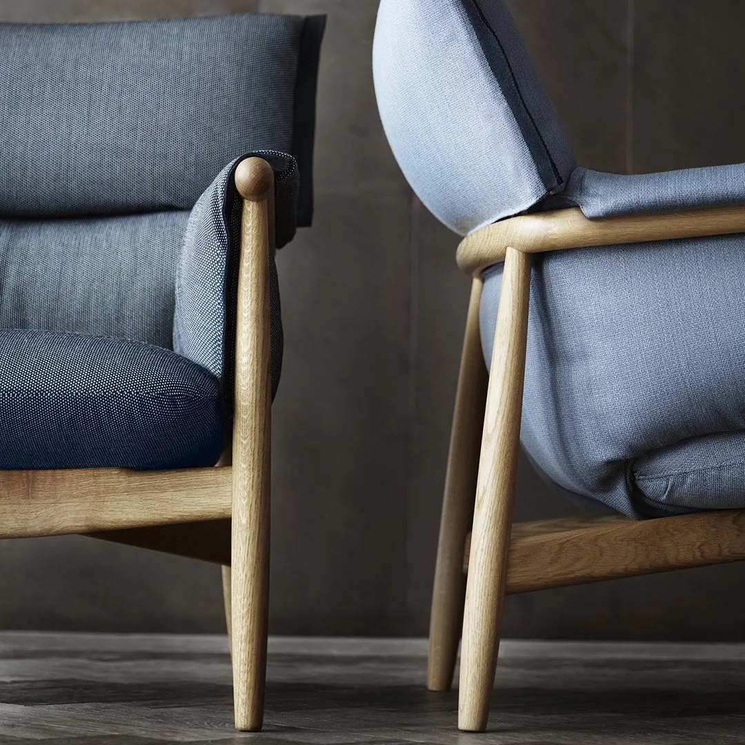 E015 Embrace Lounge Chair