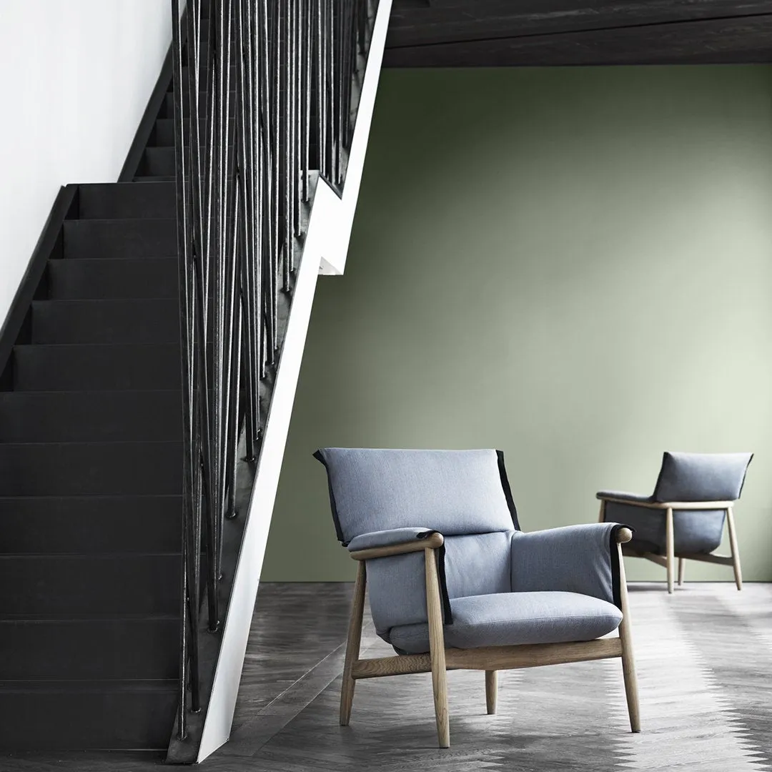 E015 Embrace Lounge Chair