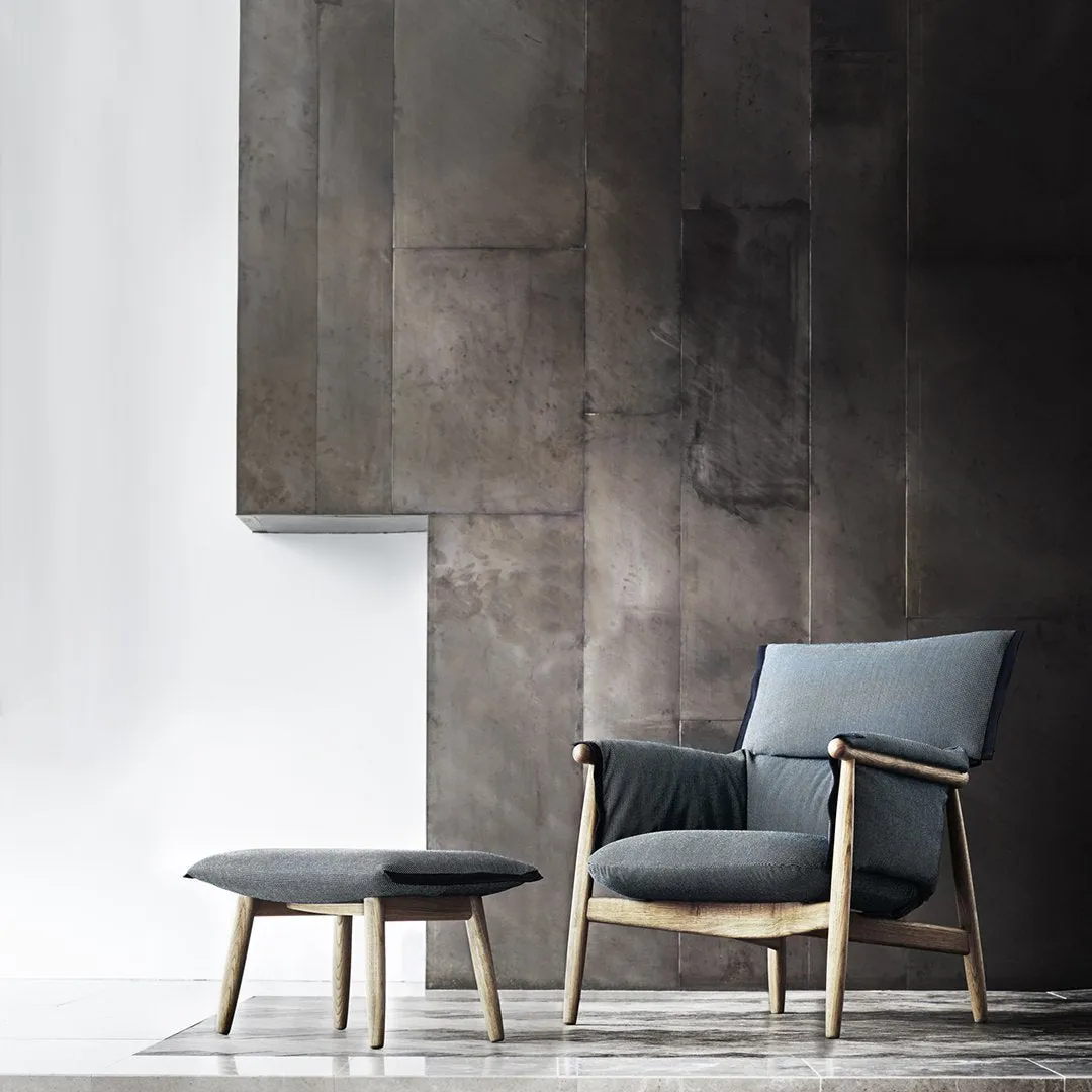 E015 Embrace Lounge Chair