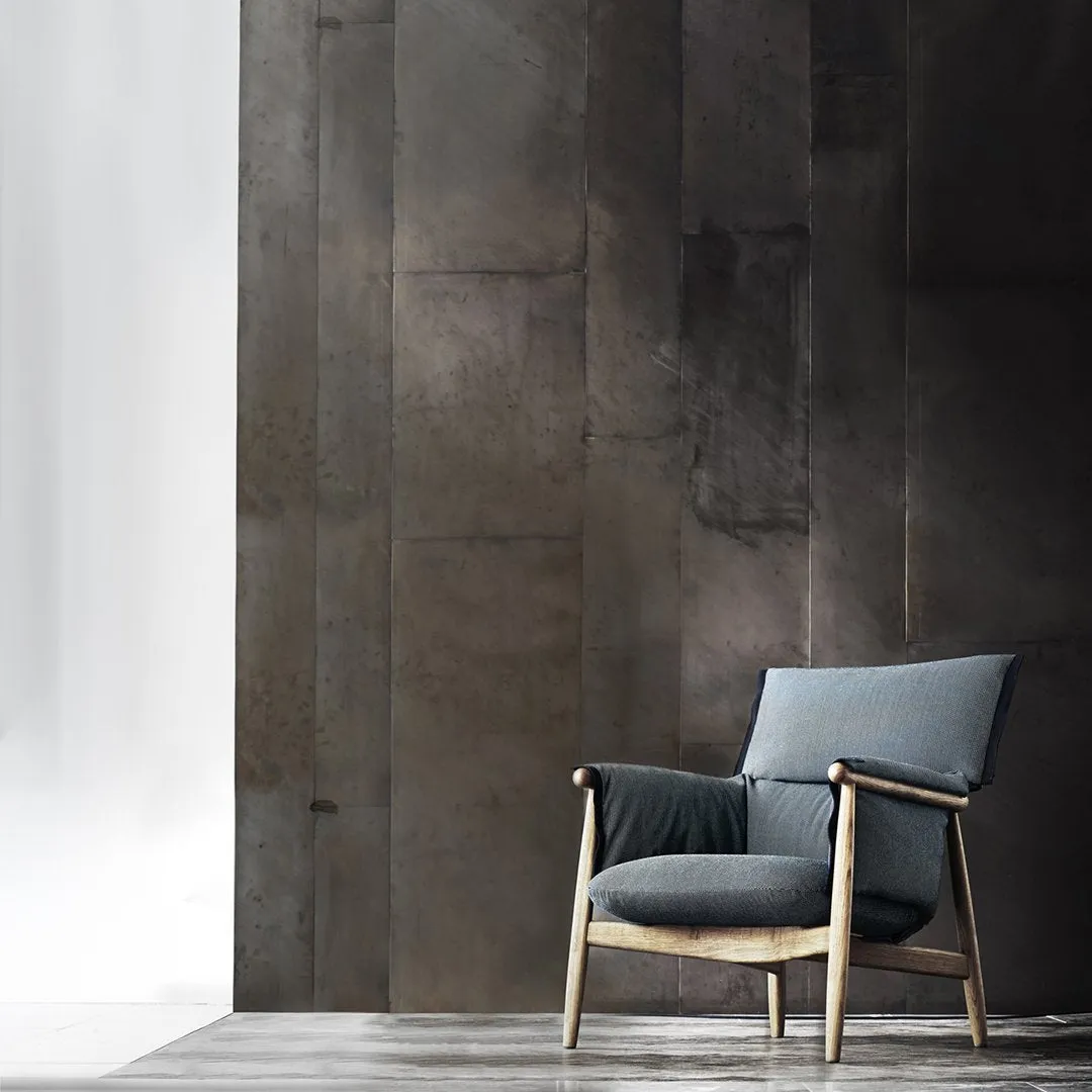 E015 Embrace Lounge Chair