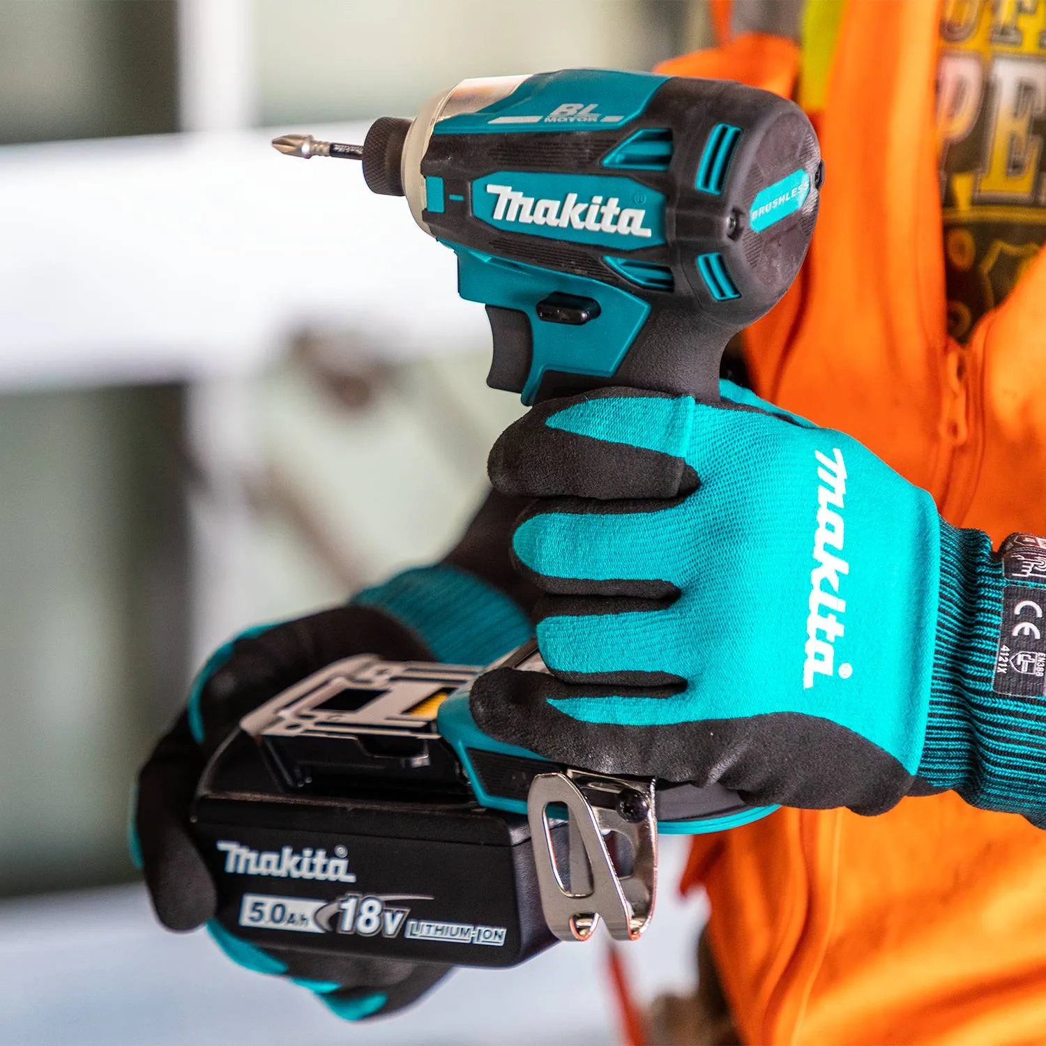 Makita XDT19T 18V LXT Cordless Lithium-Ion Brushless 4-Speed Impact Driver Kit
