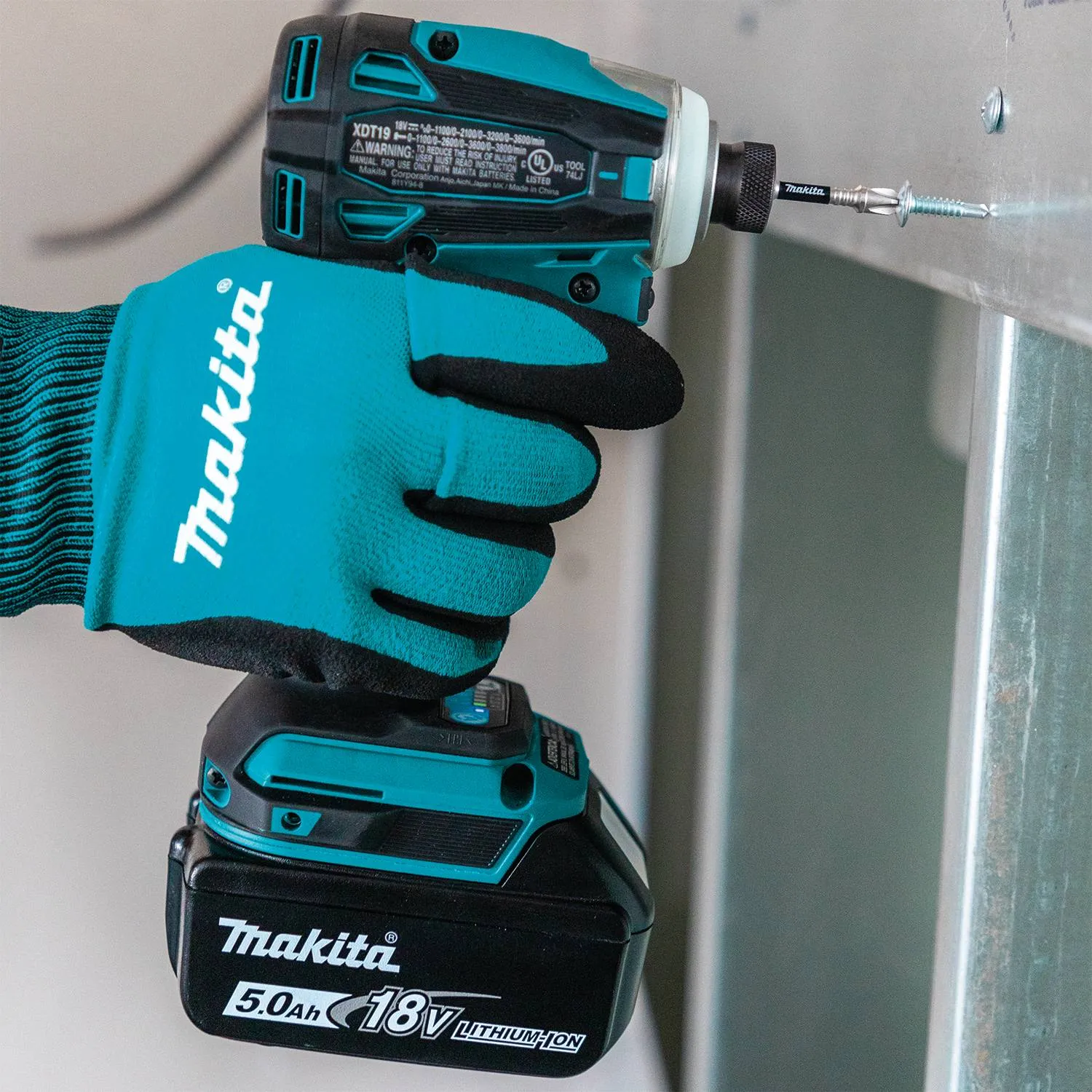 Makita XDT19T 18V LXT Cordless Lithium-Ion Brushless 4-Speed Impact Driver Kit
