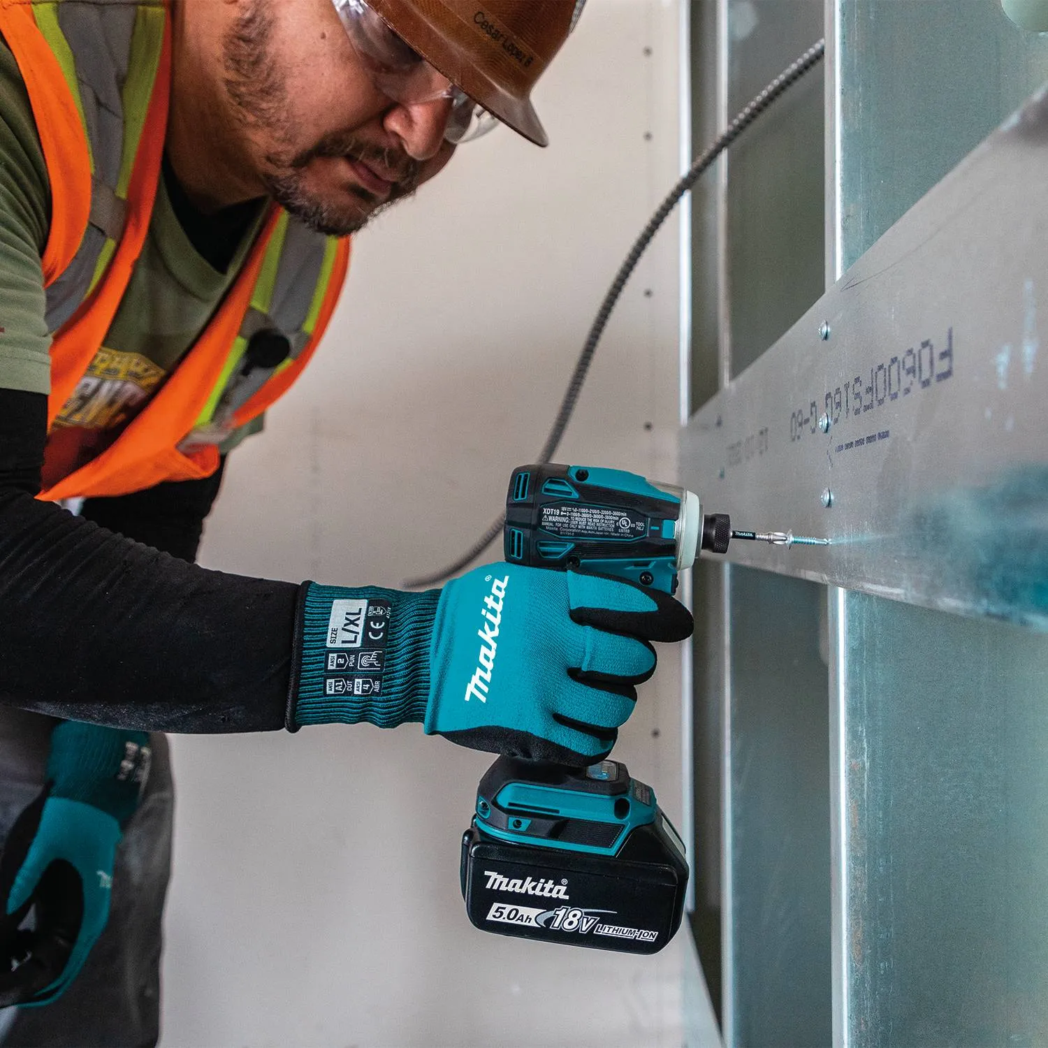 Makita XDT19T 18V LXT Cordless Lithium-Ion Brushless 4-Speed Impact Driver Kit