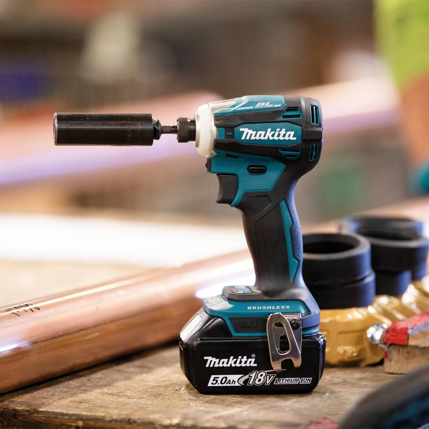 Makita XDT19T 18V LXT Cordless Lithium-Ion Brushless 4-Speed Impact Driver Kit
