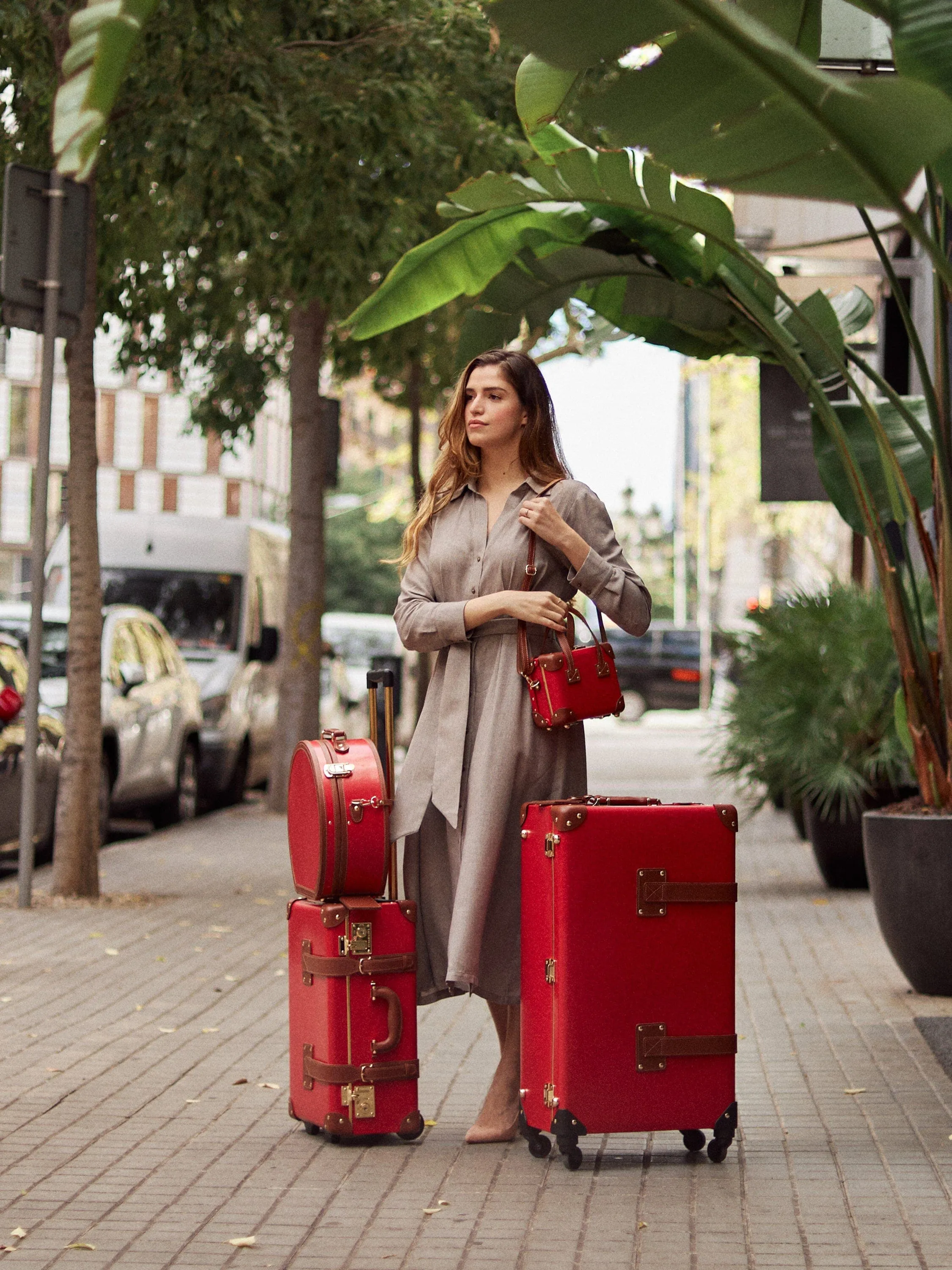 The Diplomat - Red Carryon